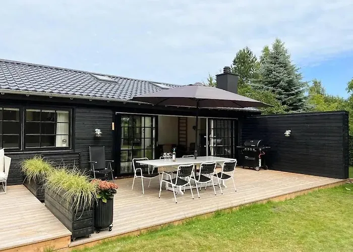 Experience The Charming Near Ruslands Bakker Dronningmolle